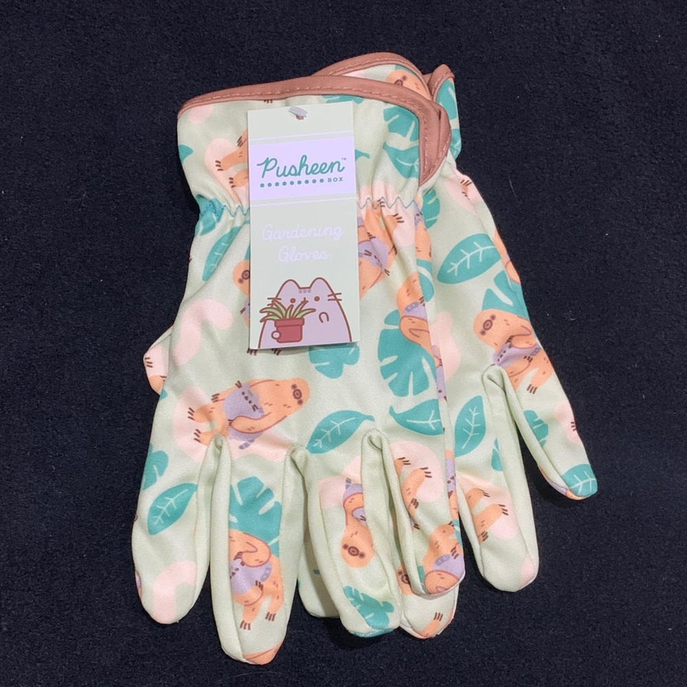 NWT Pusheen Gardening Gloves
